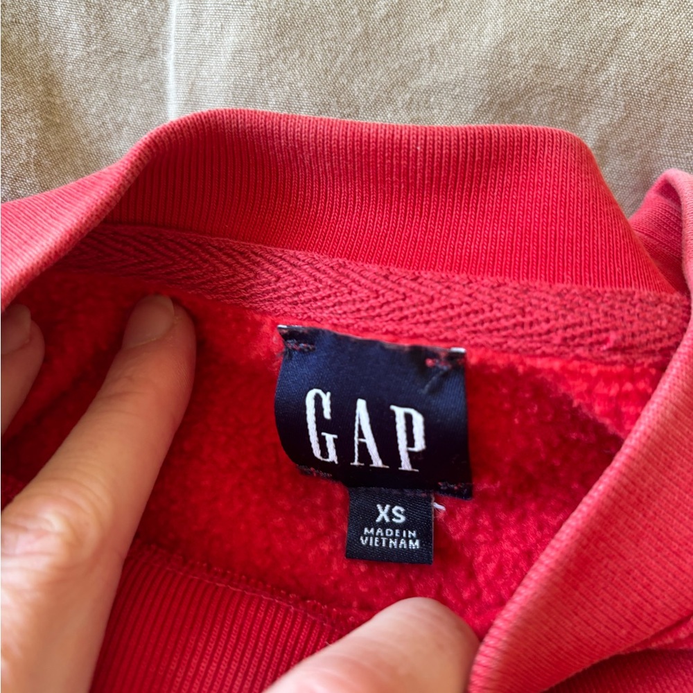 GAP Red Sweater - Picture 4 of 4